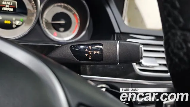 Mercedes-Benz E-Класс 2013 thumb 9
