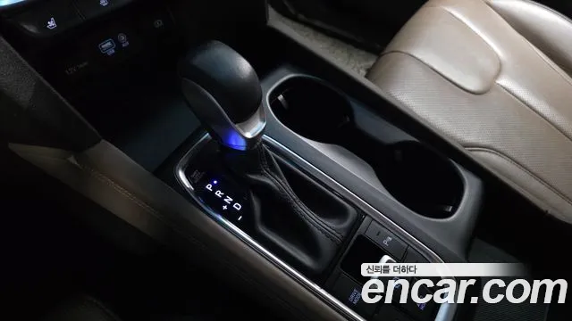 Hyundai Santa Fe 2018 thumb 9