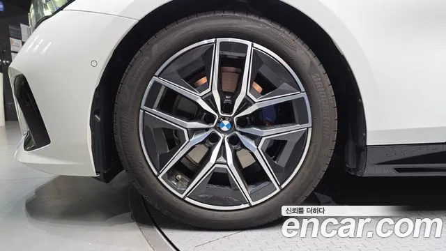 BMW 5-Series 2025 thumb 5