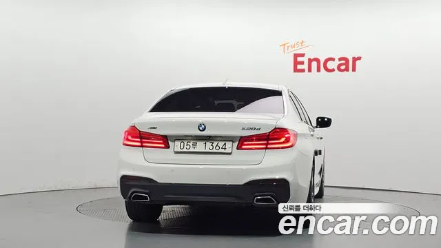 BMW 5-Series 2017 thumb 4