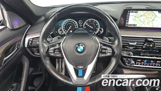 BMW 5-Series 2017 thumb 11