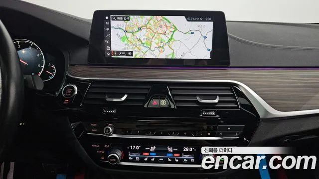 BMW 5-Series 2017 thumb 12