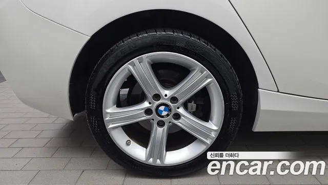 BMW 1-Series 2015 thumb 5