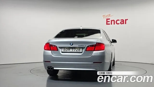 BMW 5-Series 2012 thumb 4