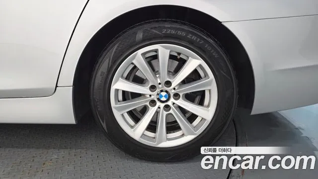 BMW 5-Series 2012 thumb 5