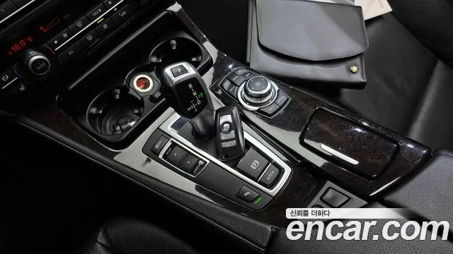 BMW 5-Series 2012 thumb 9