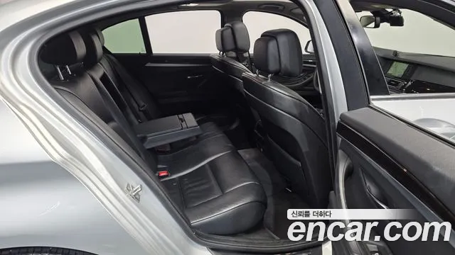 BMW 5-Series 2012 thumb 12