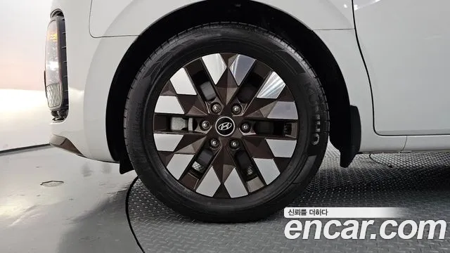 Hyundai Staria 2022 thumb 4
