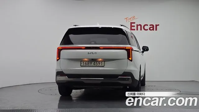 Kia Carnival 2023 thumb 4