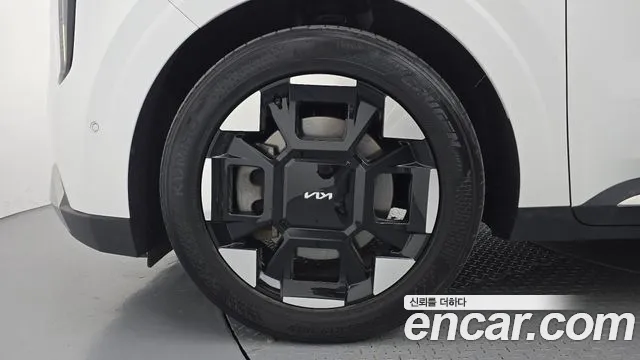 Kia Carnival 2023 thumb 5