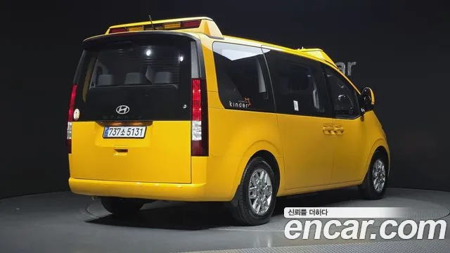 Hyundai Staria 2025 thumb 2