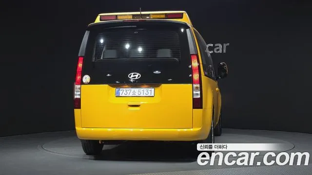 Hyundai Staria 2025 thumb 4