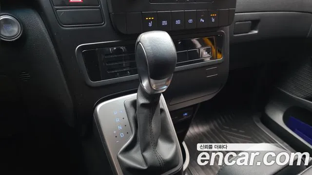 Hyundai Staria 2025 thumb 9