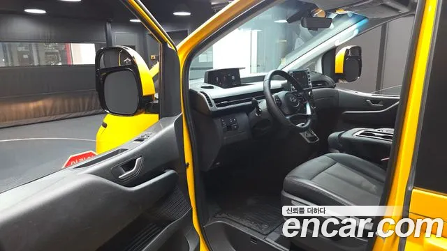 Hyundai Staria 2025 thumb 10