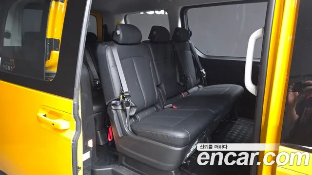 Hyundai Staria 2025 thumb 11