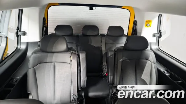 Hyundai Staria 2025 thumb 12