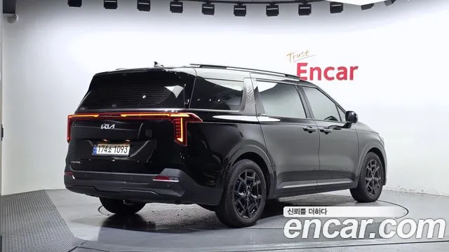 Kia Carnival 2024 thumb 2