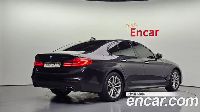 BMW 5-Series 2017 thumb 2