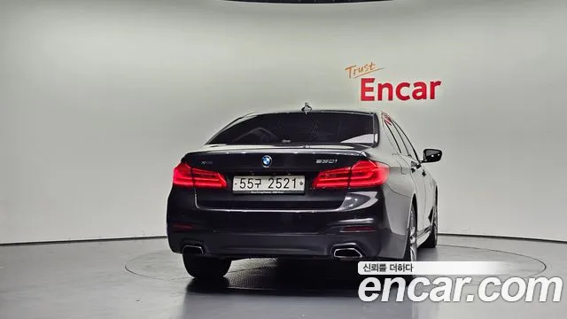 BMW 5-Series 2017 thumb 4