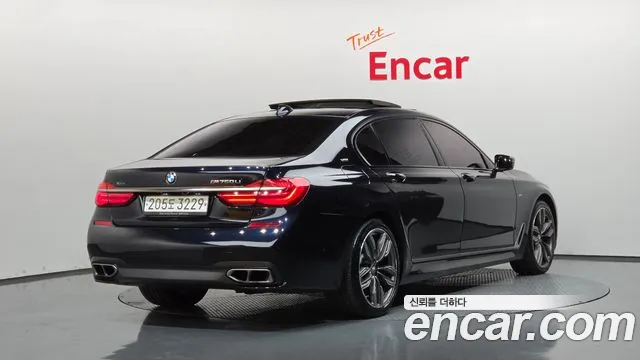 BMW 7-Series 2018 thumb 2