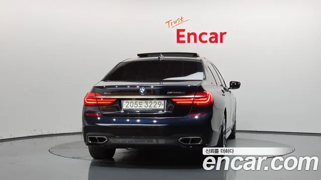 BMW 7-Series 2018 thumb 4