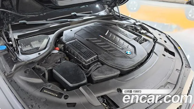 BMW 7-Series 2018 thumb 6