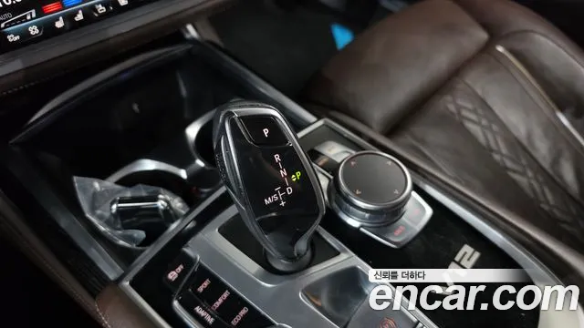 BMW 7-Series 2018 thumb 9