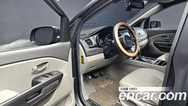 Kia Carnival 2014 thumb 10