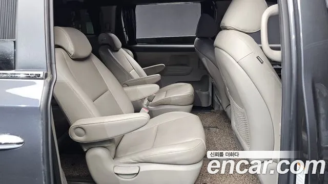 Kia Carnival 2014 thumb 11