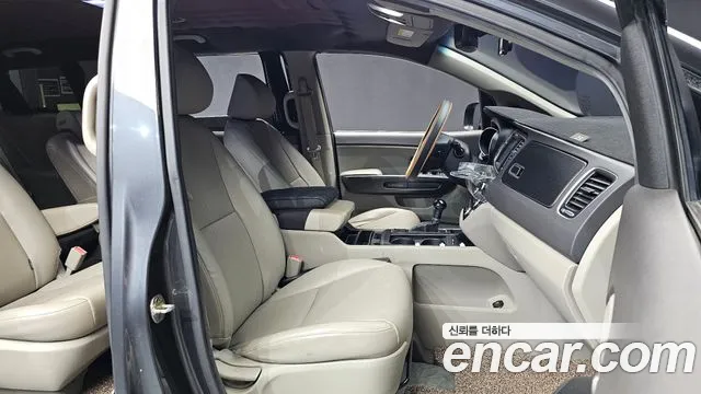 Kia Carnival 2014 thumb 12