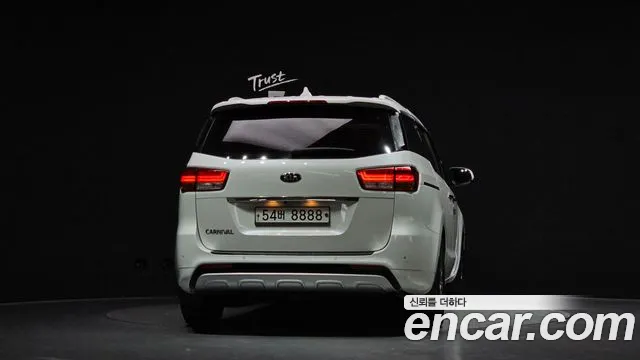 Kia Carnival 2014 thumb 4