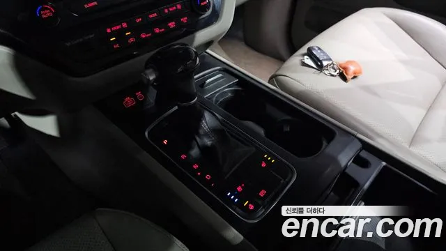 Kia Carnival 2014 thumb 9