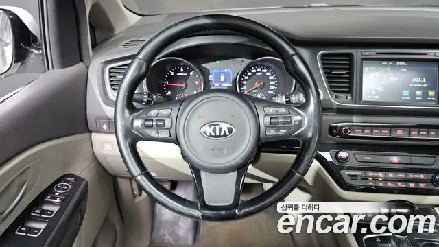 Kia Carnival 2014 thumb 12