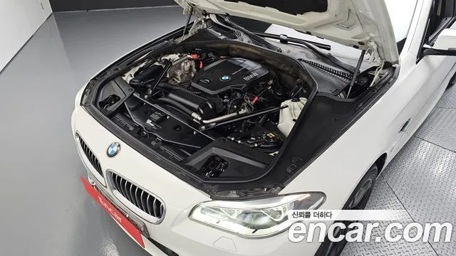 BMW 5-Series 2016 thumb 6