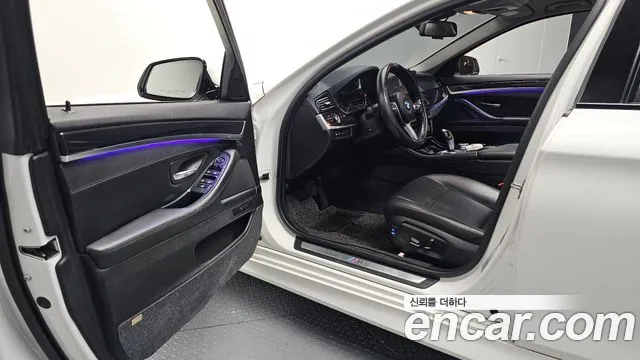 BMW 5-Series 2016 thumb 10