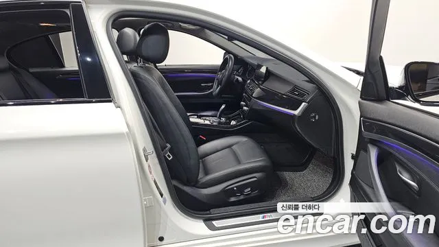 BMW 5-Series 2016 thumb 11