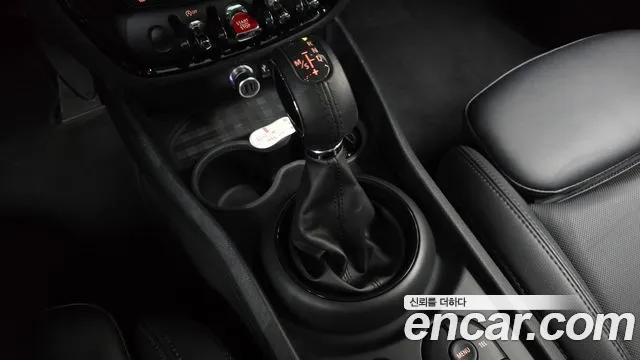 MINI Clubman 2018 thumb 9