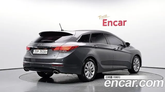 Hyundai i40 2013 thumb 2