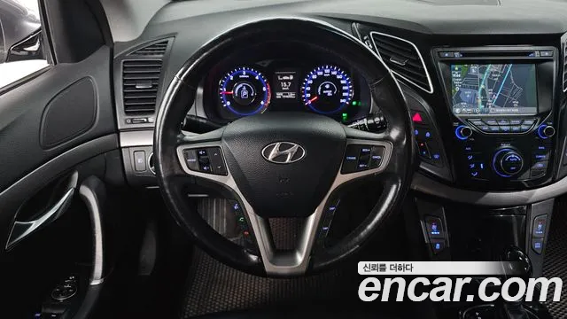 Hyundai i40 2013 thumb 12