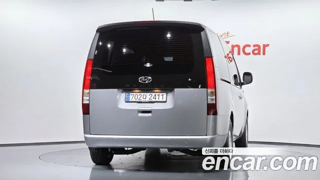 Hyundai Staria 2023 thumb 4