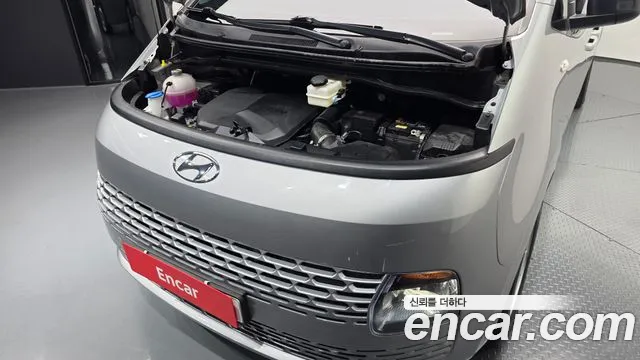 Hyundai Staria 2023 thumb 6