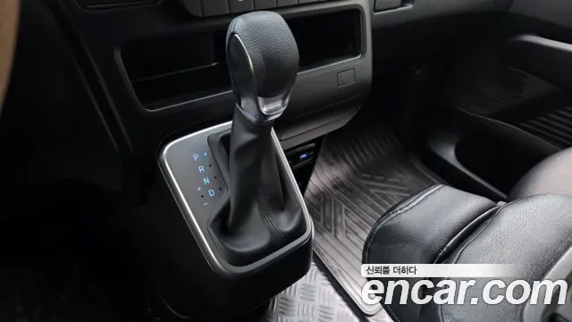 Hyundai Staria 2023 thumb 9