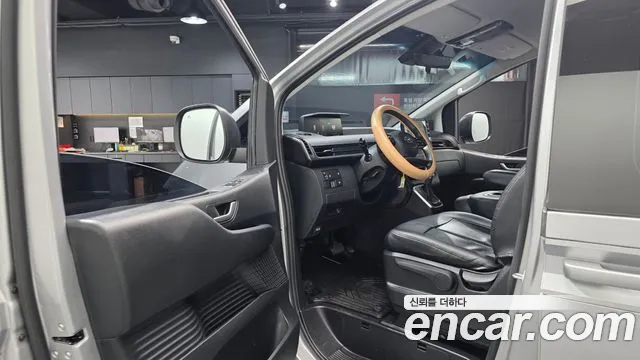Hyundai Staria 2023 thumb 10