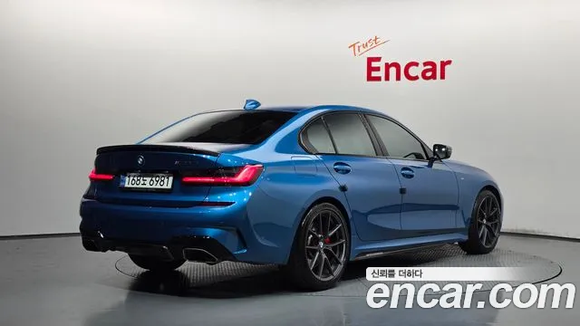 BMW 3-Series 2020 thumb 2