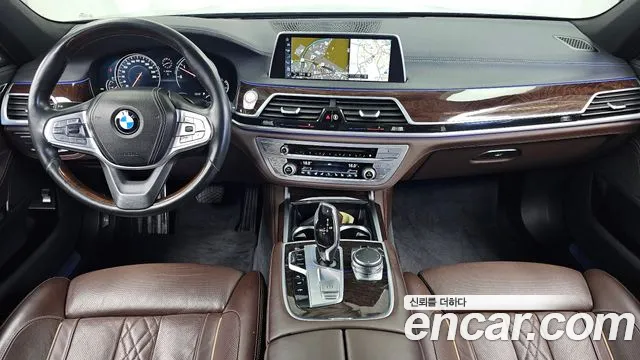 BMW 7-Series 2016 thumb 7