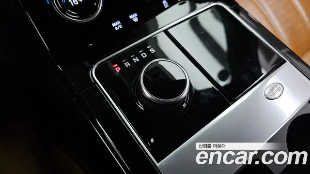 Land Rover Range Rover Velar 2018 thumb 9