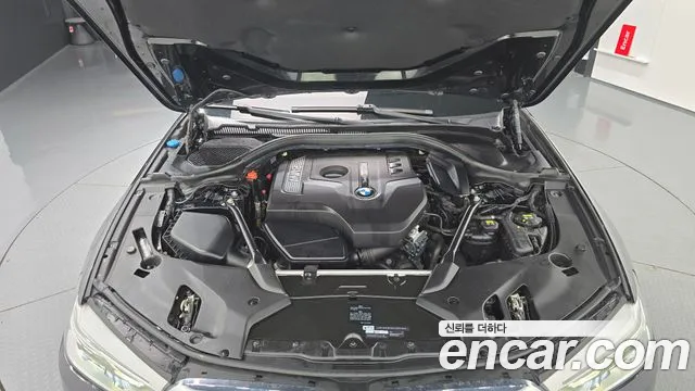 BMW 5-Series 2017 thumb 6