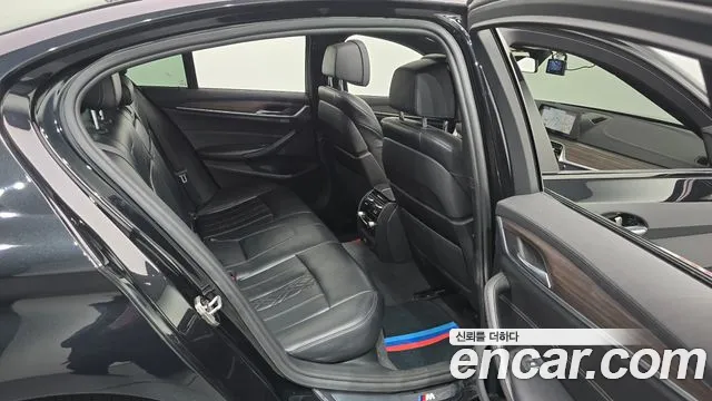 BMW 5-Series 2017 thumb 11