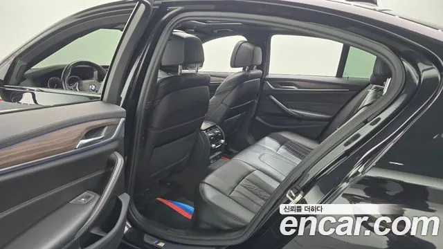 BMW 5-Series 2017 thumb 12
