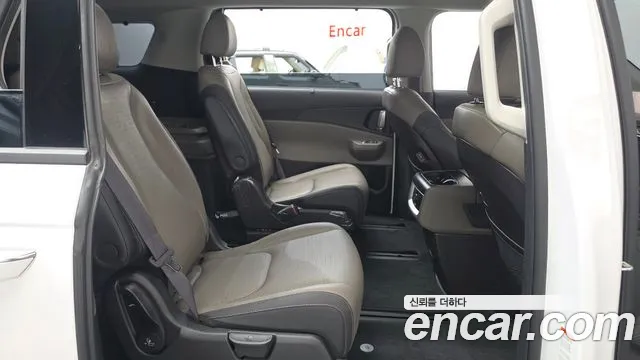 Kia Carnival 2024 thumb 11